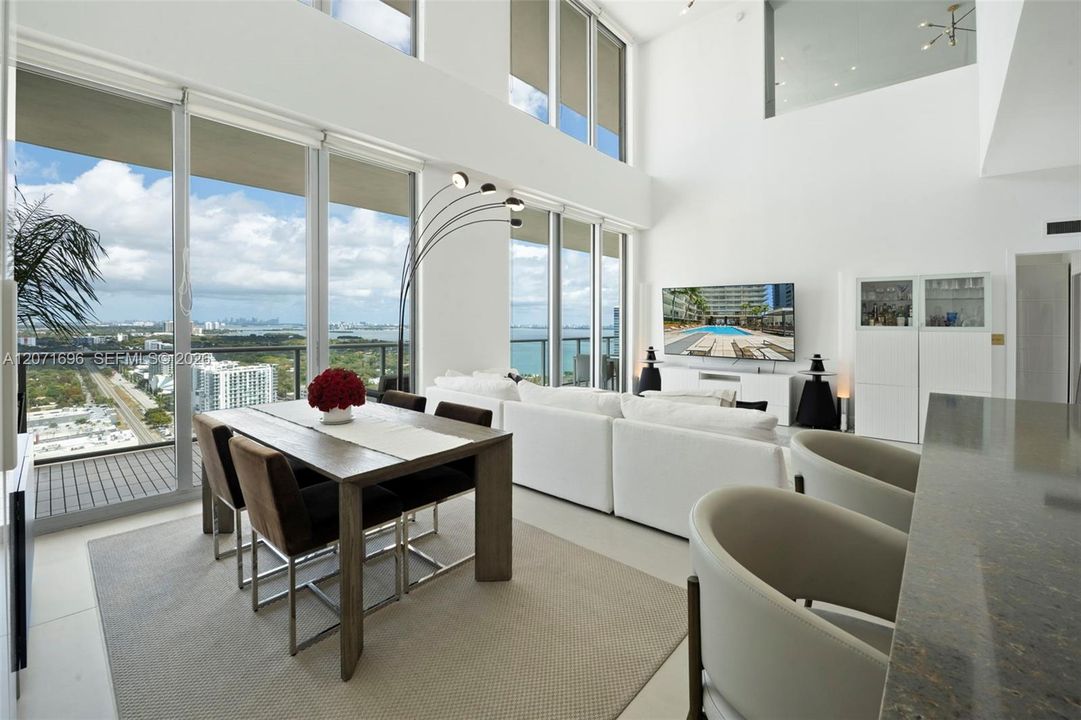 : $1,995,000 (2 camas, 2 baños, 2178 Pies cuadrados)