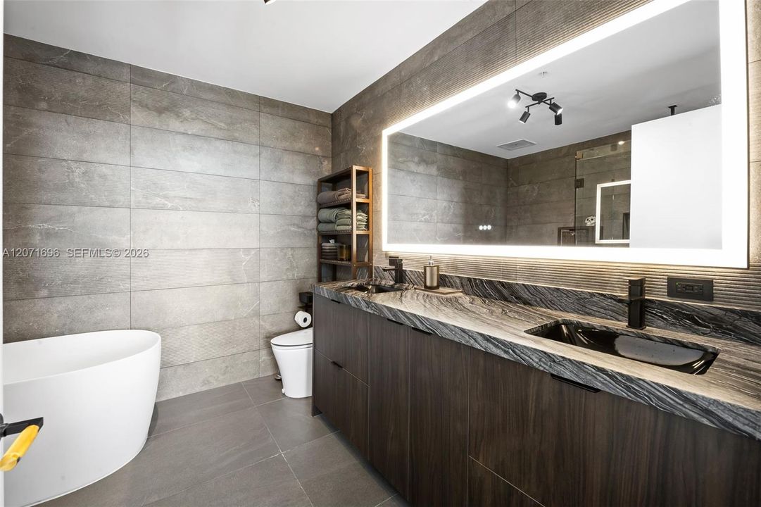 : $1,995,000 (2 camas, 2 baños, 2178 Pies cuadrados)