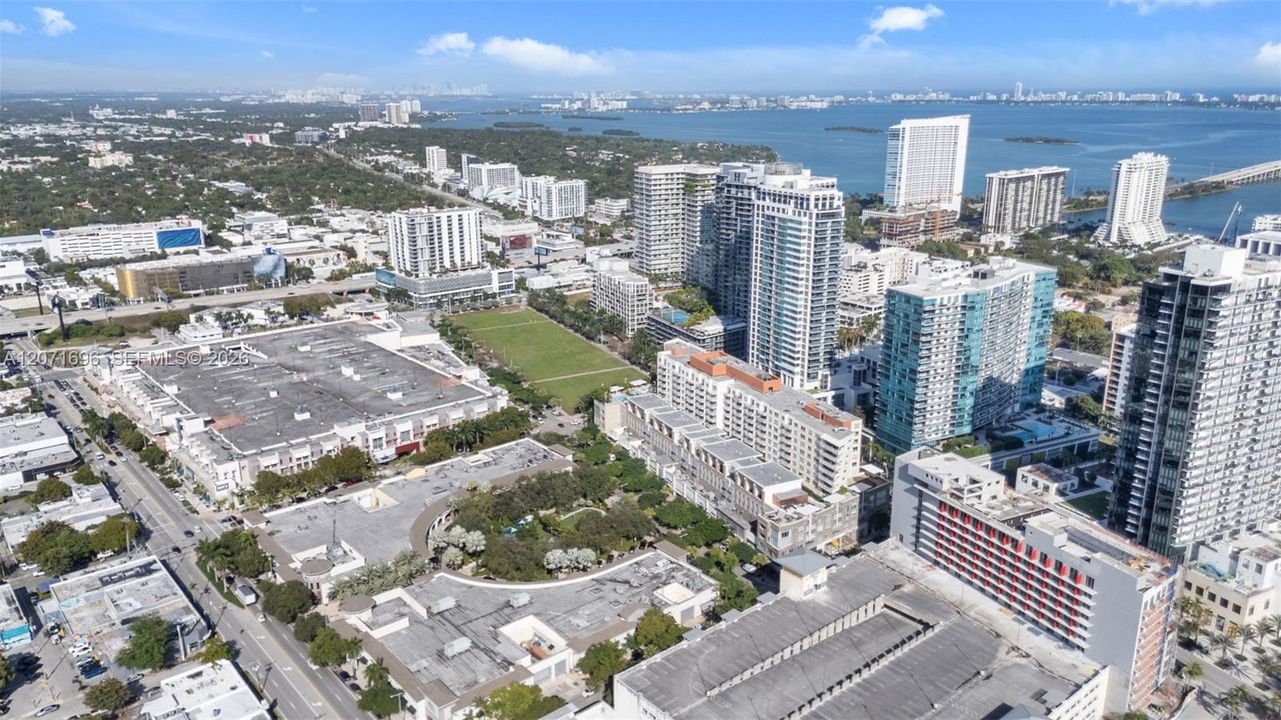 : $1,995,000 (2 camas, 2 baños, 2178 Pies cuadrados)