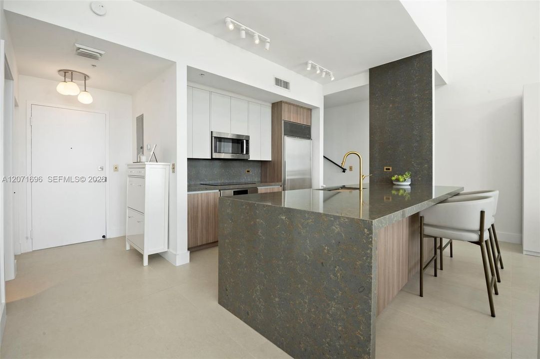 : $1,995,000 (2 camas, 2 baños, 2178 Pies cuadrados)