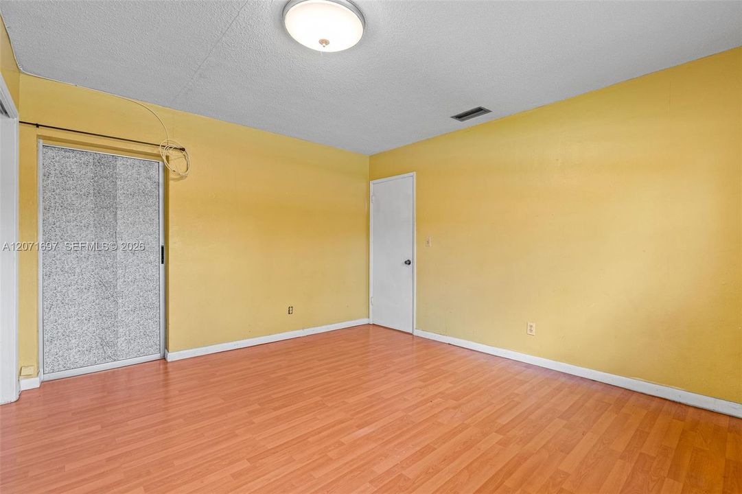 For Sale: $372,000 (3 beds, 1 baths, 1599 Square Feet)