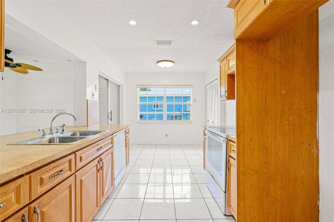 For Sale: $372,000 (3 beds, 1 baths, 1599 Square Feet)