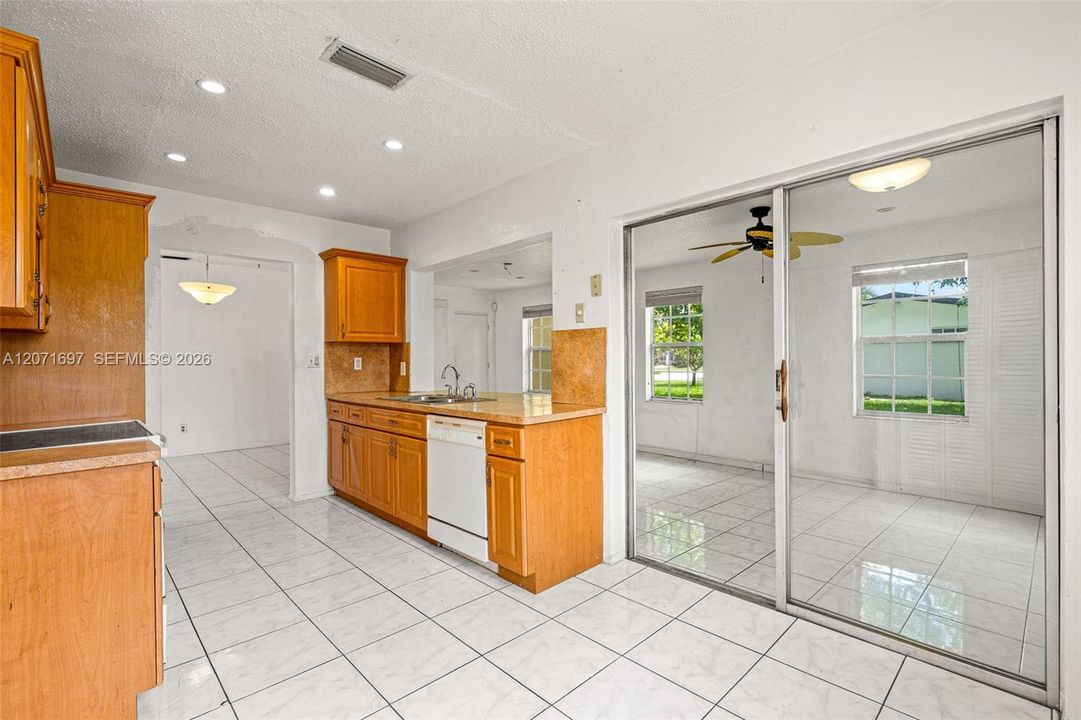 For Sale: $372,000 (3 beds, 1 baths, 1599 Square Feet)
