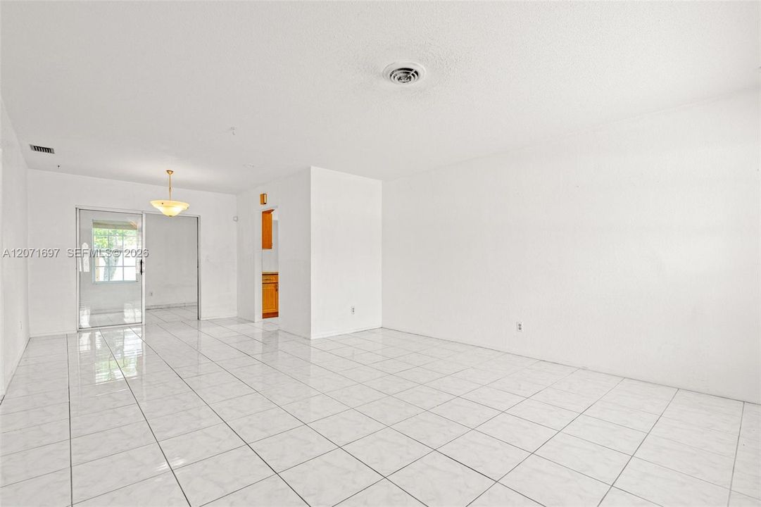 For Sale: $372,000 (3 beds, 1 baths, 1599 Square Feet)