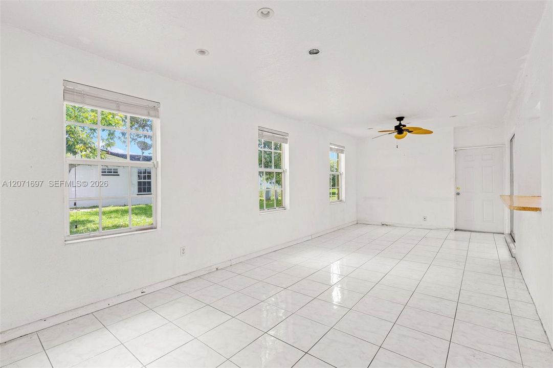 For Sale: $372,000 (3 beds, 1 baths, 1599 Square Feet)
