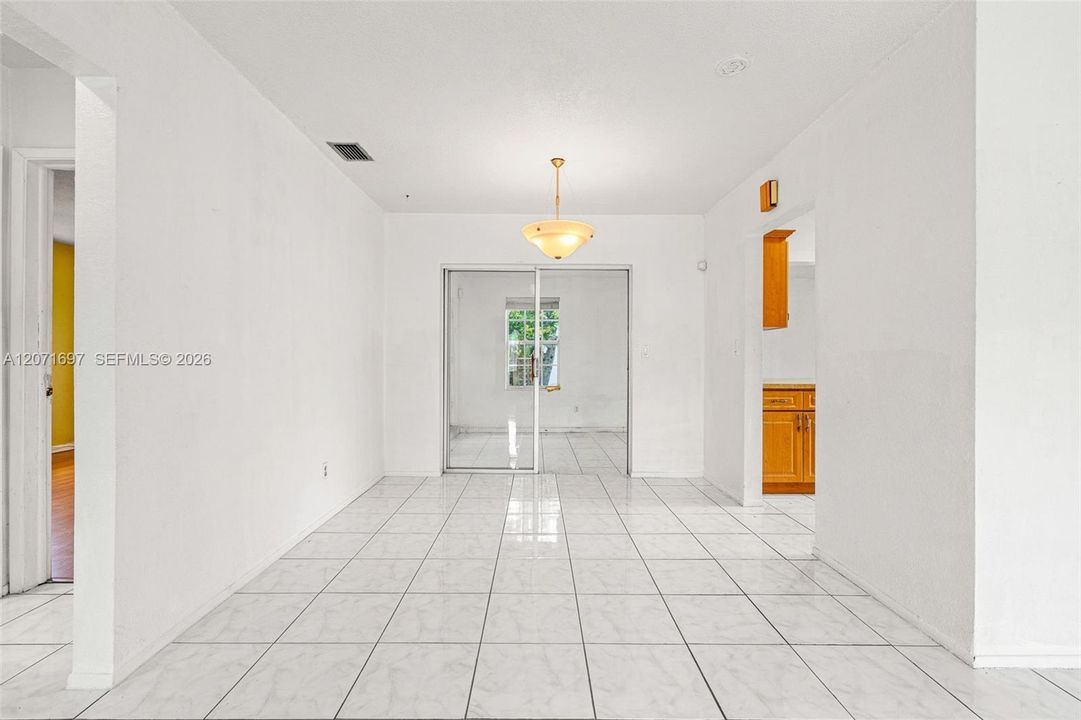 For Sale: $372,000 (3 beds, 1 baths, 1599 Square Feet)