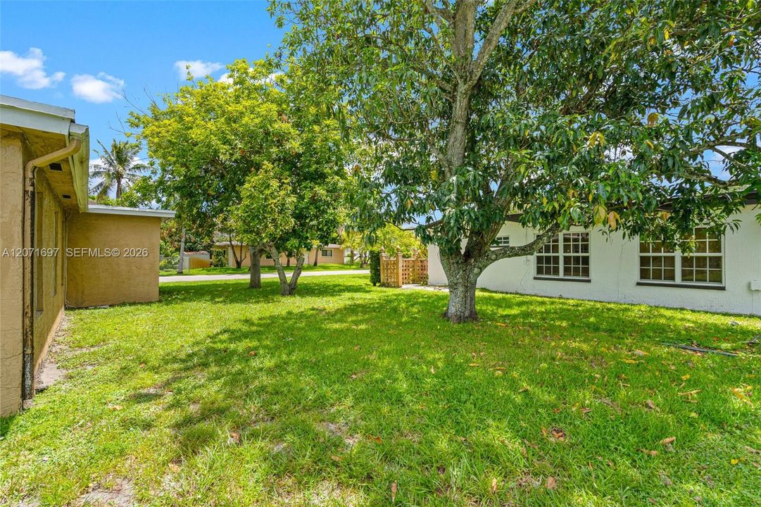 For Sale: $372,000 (3 beds, 1 baths, 1599 Square Feet)