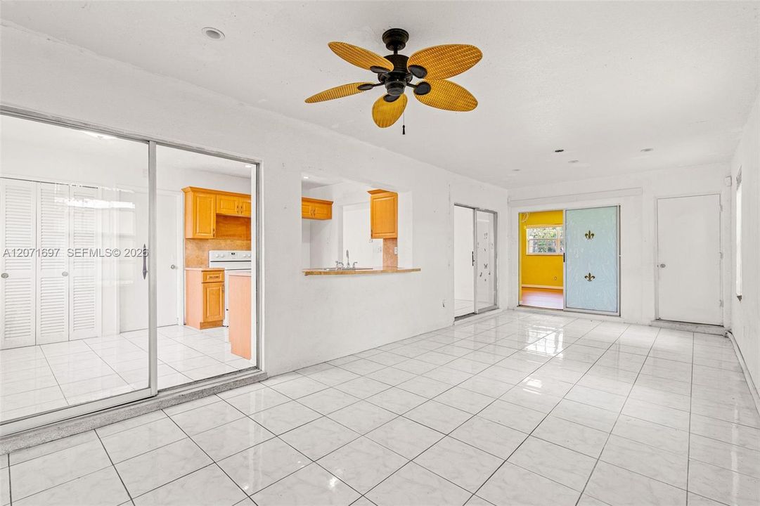 For Sale: $372,000 (3 beds, 1 baths, 1599 Square Feet)