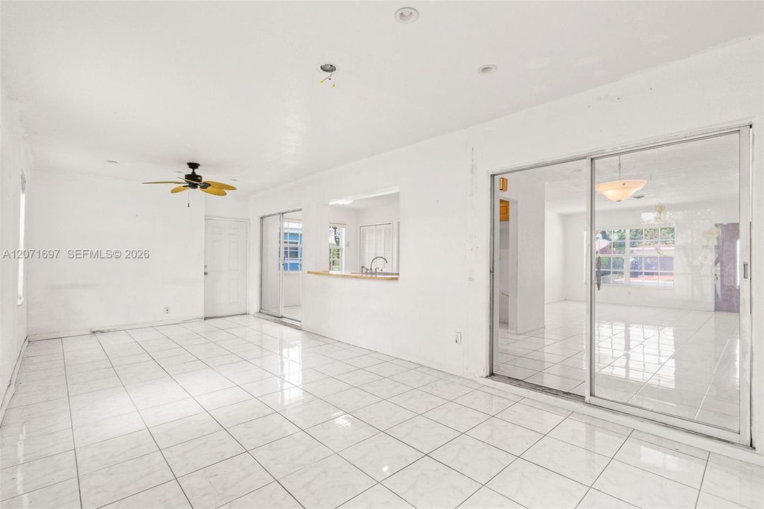For Sale: $372,000 (3 beds, 1 baths, 1599 Square Feet)