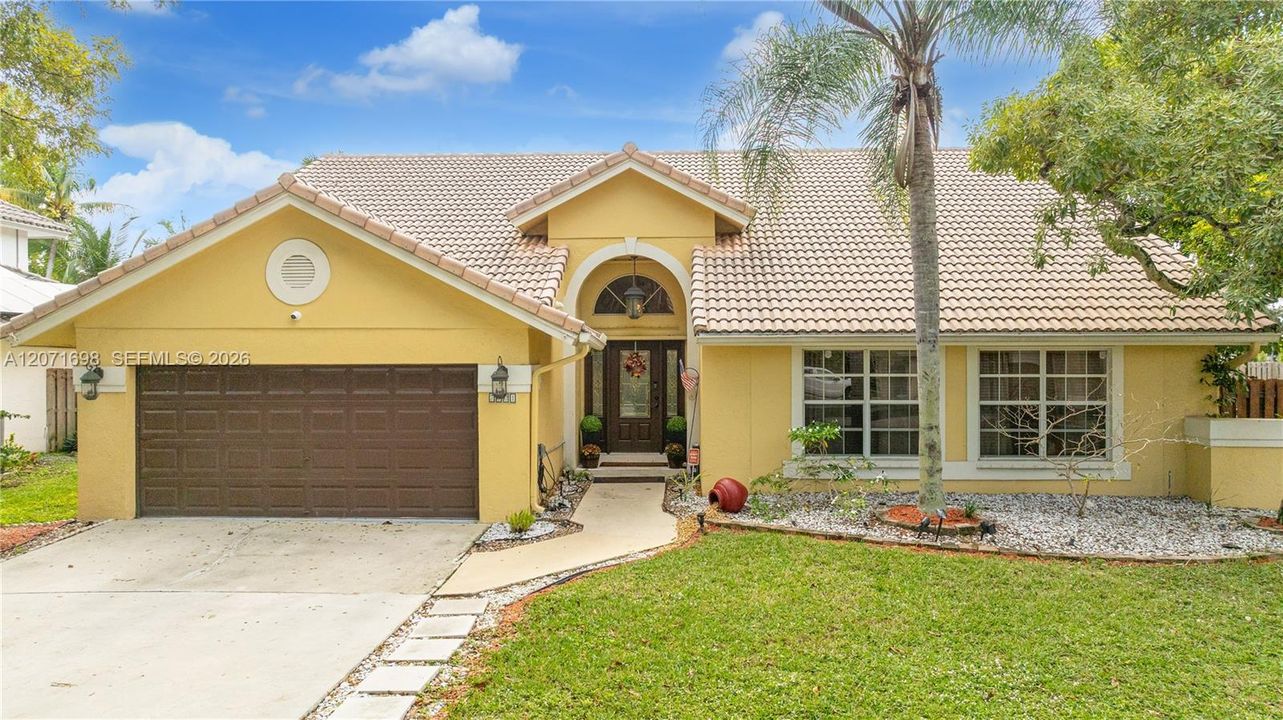 For Rent: $5,400 (3 beds, 2 baths, 1973 Square Feet)