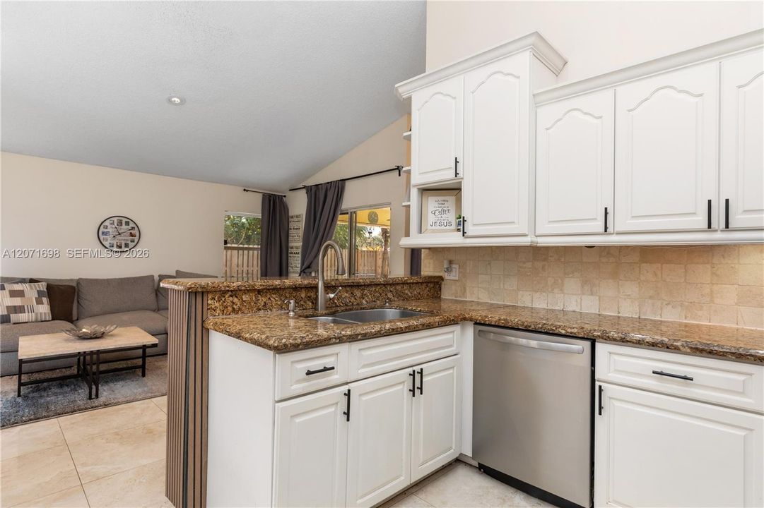 For Rent: $5,400 (3 beds, 2 baths, 1973 Square Feet)