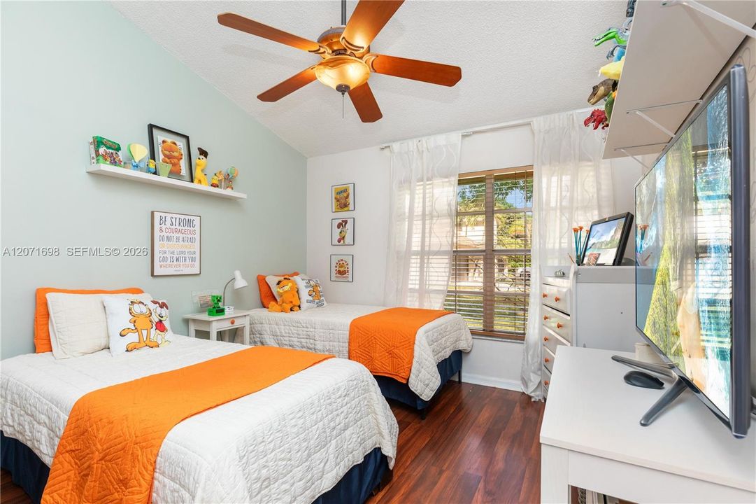 For Rent: $5,400 (3 beds, 2 baths, 1973 Square Feet)