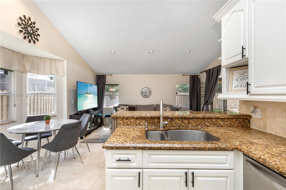 For Rent: $5,400 (3 beds, 2 baths, 1973 Square Feet)