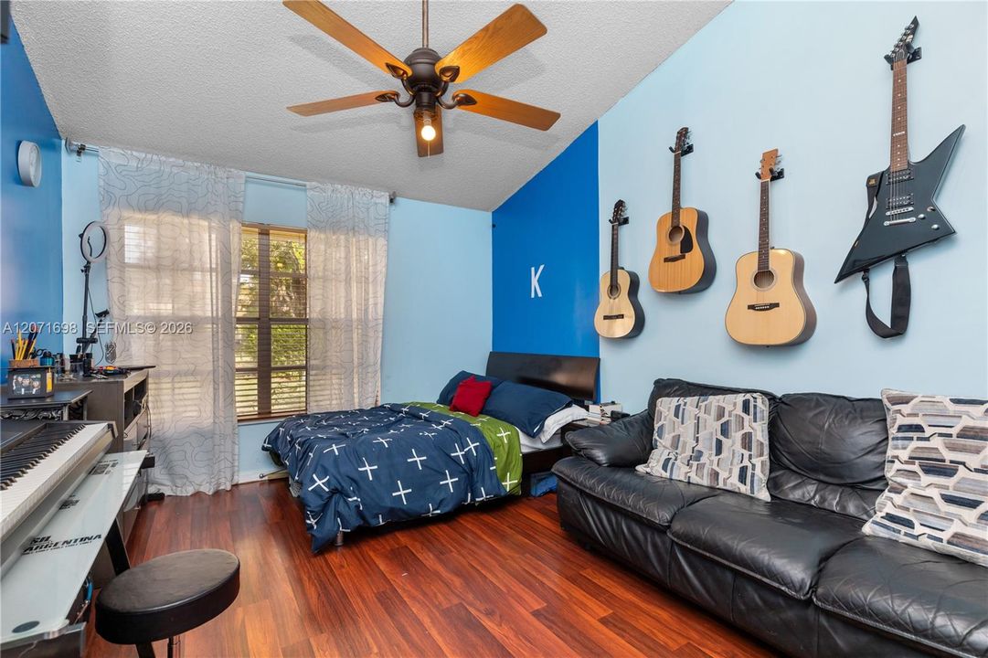 For Rent: $5,400 (3 beds, 2 baths, 1973 Square Feet)