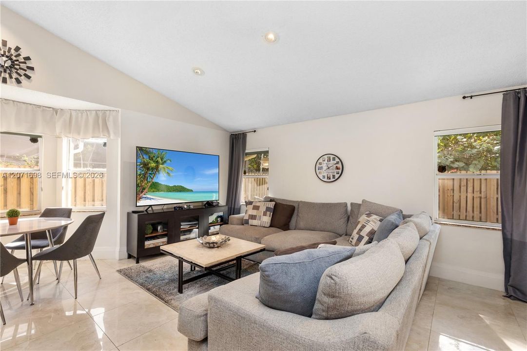 For Rent: $5,400 (3 beds, 2 baths, 1973 Square Feet)