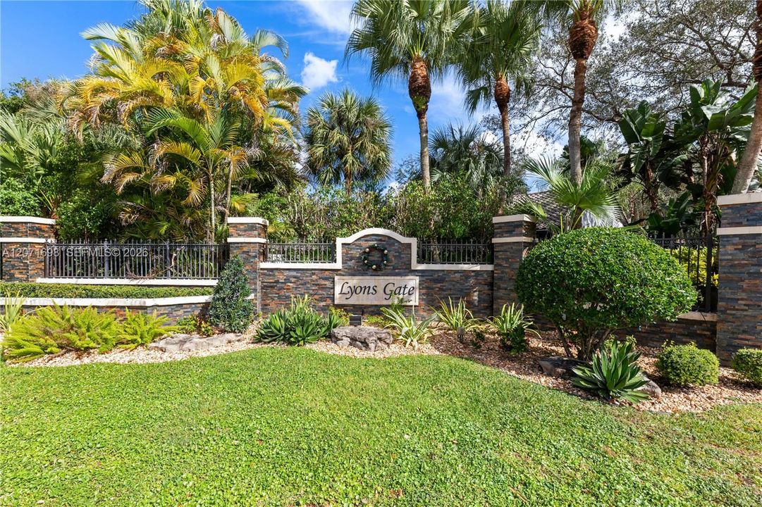 For Rent: $5,400 (3 beds, 2 baths, 1973 Square Feet)
