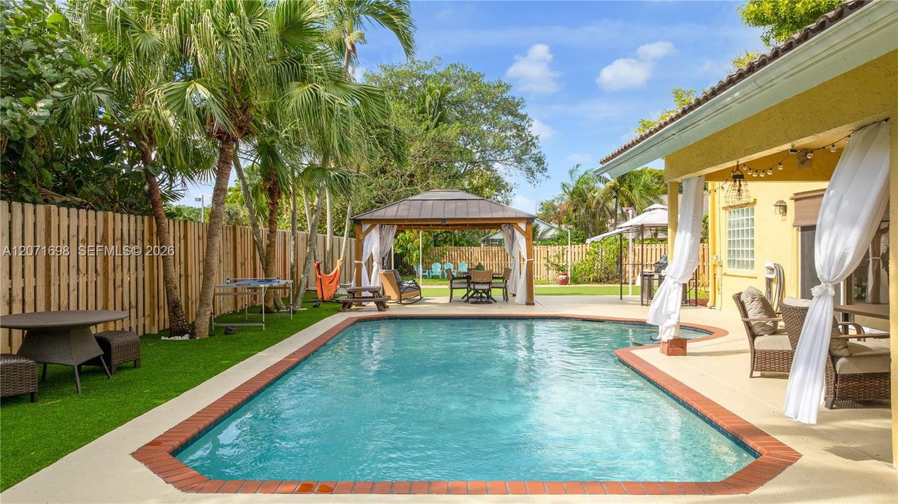 For Rent: $5,400 (3 beds, 2 baths, 1973 Square Feet)