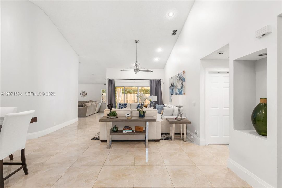 For Rent: $5,400 (3 beds, 2 baths, 1973 Square Feet)