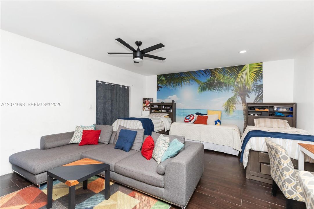 For Rent: $5,400 (3 beds, 2 baths, 1973 Square Feet)