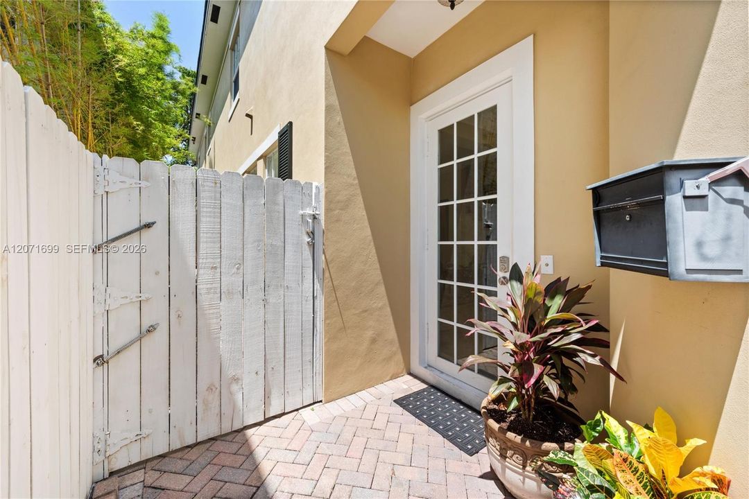 For Sale: $905,000 (3 beds, 2 baths, 2675 Square Feet)