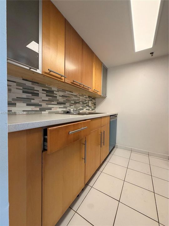 For Rent: $2,500 (2 beds, 2 baths, 929 Square Feet)