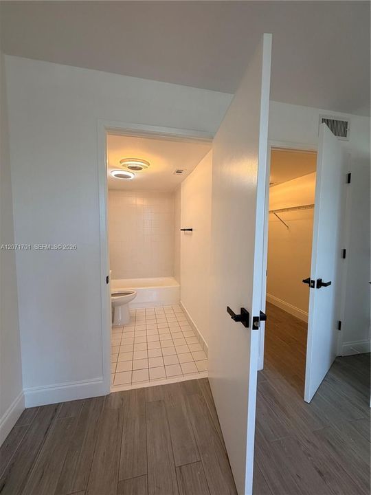 For Rent: $2,500 (2 beds, 2 baths, 929 Square Feet)