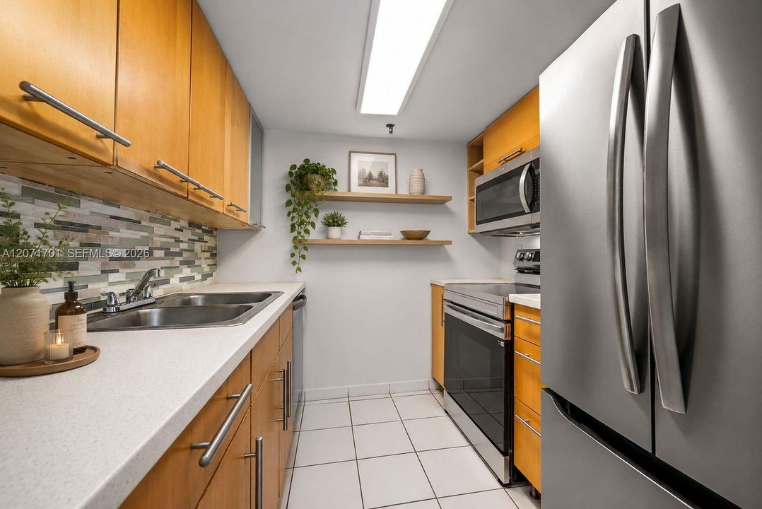 For Rent: $2,500 (2 beds, 2 baths, 929 Square Feet)