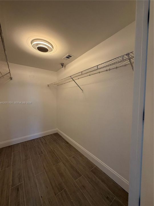For Rent: $2,500 (2 beds, 2 baths, 929 Square Feet)