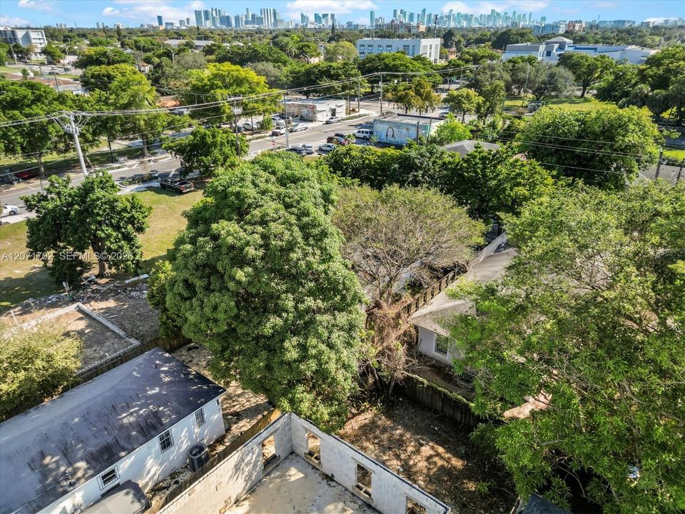 For Sale: $425,000 (3 beds, 2 baths, 790 Square Feet)