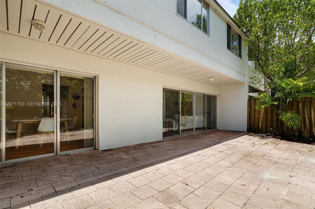 For Rent: $5,200 (3 beds, 2 baths, 1700 Square Feet)