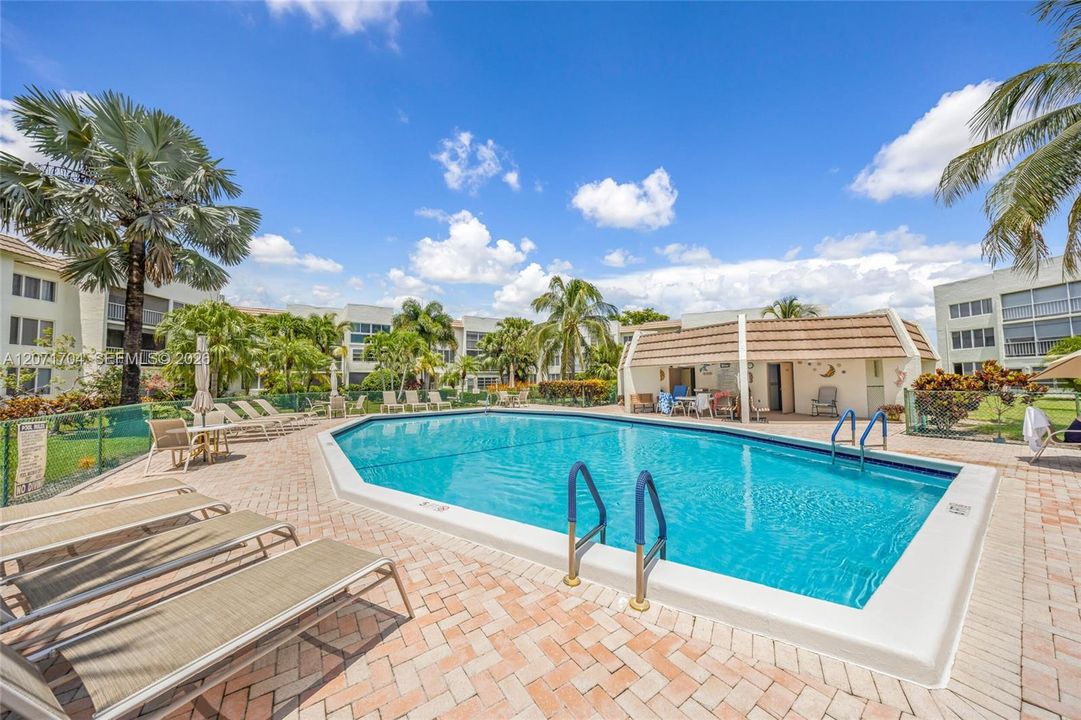For Sale: $59,900 (1 beds, 1 baths, 720 Square Feet)