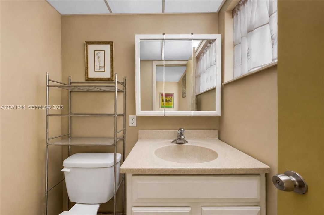 For Sale: $59,900 (1 beds, 1 baths, 720 Square Feet)