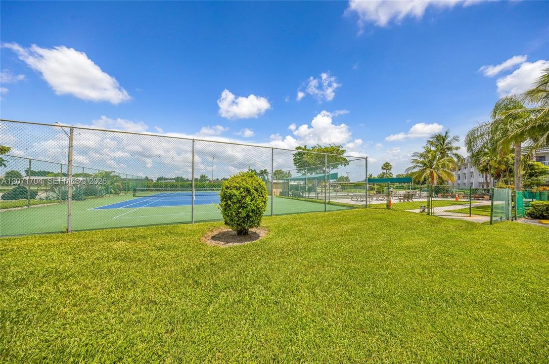 For Sale: $59,900 (1 beds, 1 baths, 720 Square Feet)