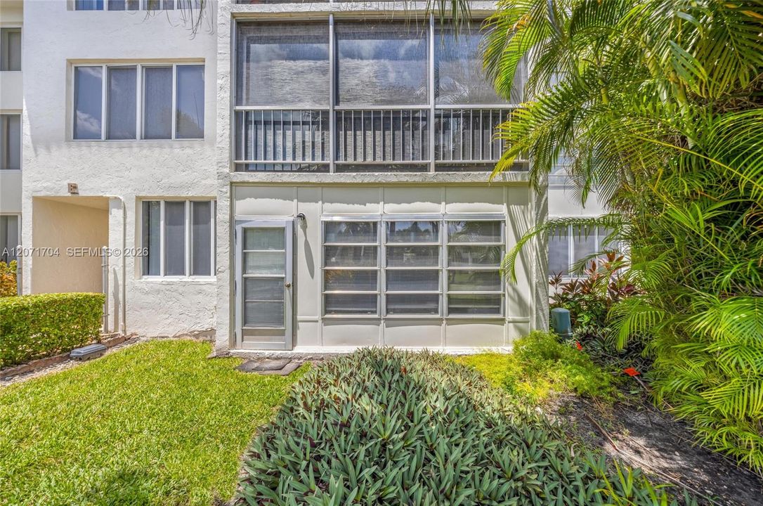 For Sale: $59,900 (1 beds, 1 baths, 720 Square Feet)