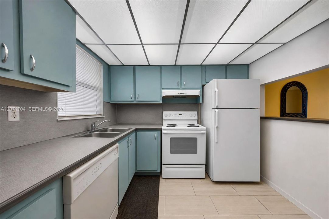 For Sale: $59,900 (1 beds, 1 baths, 720 Square Feet)