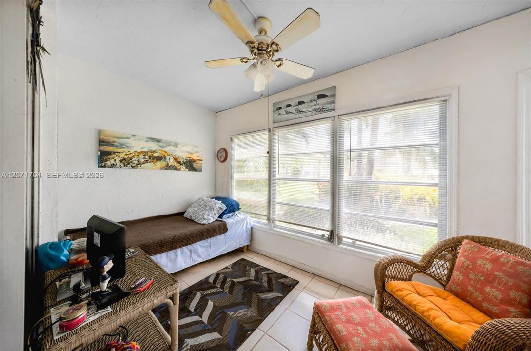 For Sale: $59,900 (1 beds, 1 baths, 720 Square Feet)
