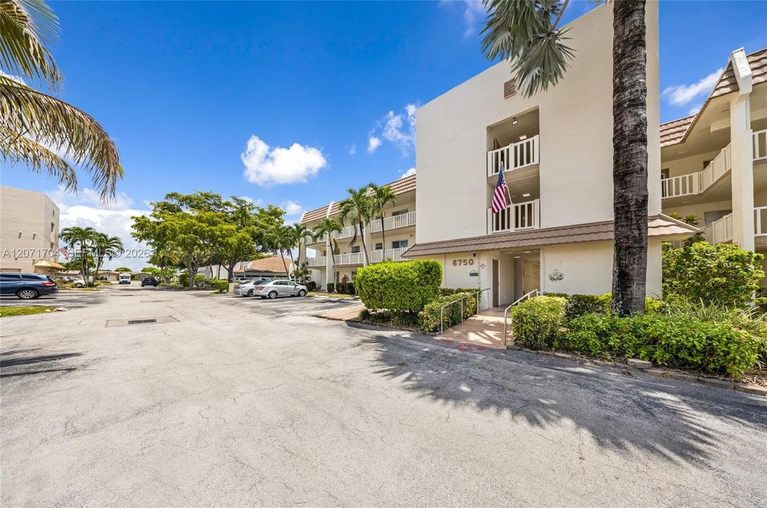 For Sale: $59,900 (1 beds, 1 baths, 720 Square Feet)