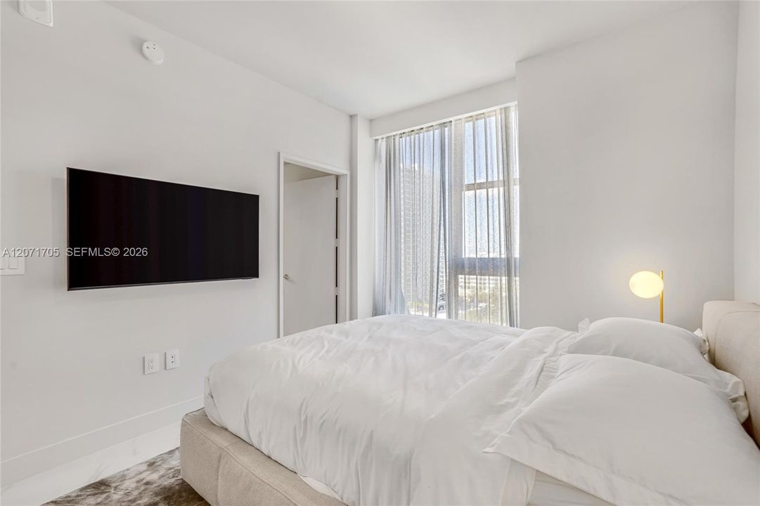 For Rent: $18,000 (4 beds, 5 baths, 2582 Square Feet)