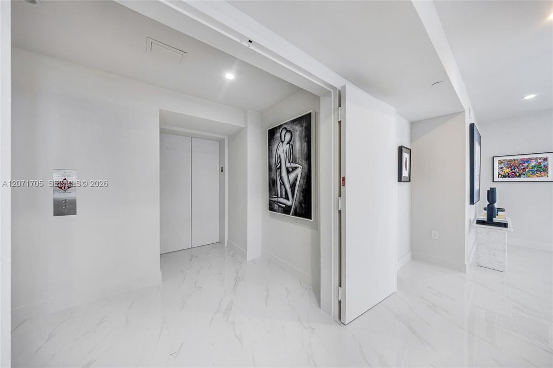 For Rent: $18,000 (4 beds, 5 baths, 2582 Square Feet)