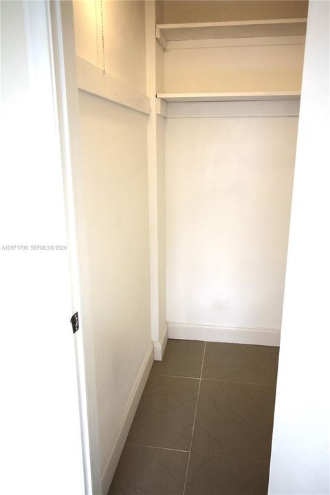 For Rent: $1,800 (2 beds, 1 baths, 830 Square Feet)