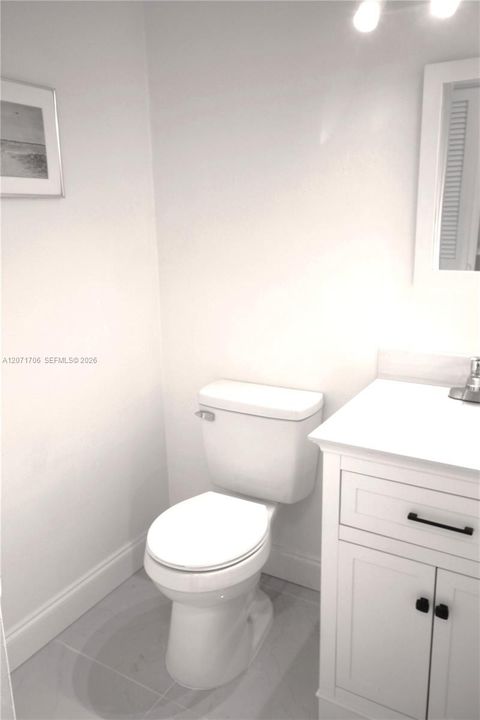 For Rent: $1,800 (2 beds, 1 baths, 830 Square Feet)