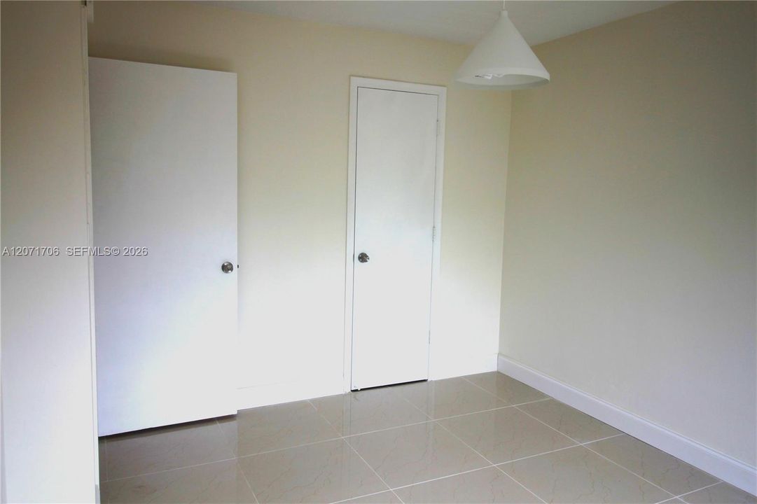 For Rent: $1,800 (2 beds, 1 baths, 830 Square Feet)