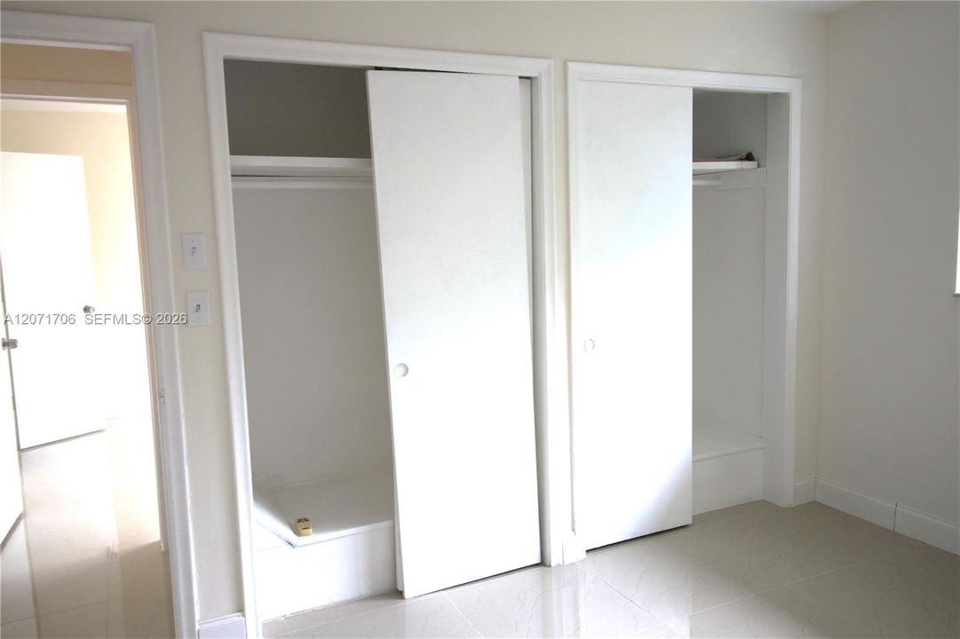 For Rent: $1,800 (2 beds, 1 baths, 830 Square Feet)