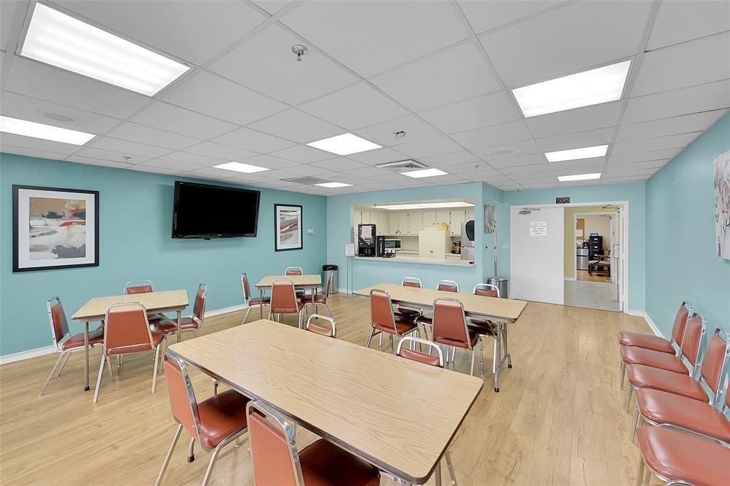 LUNCHROOM
