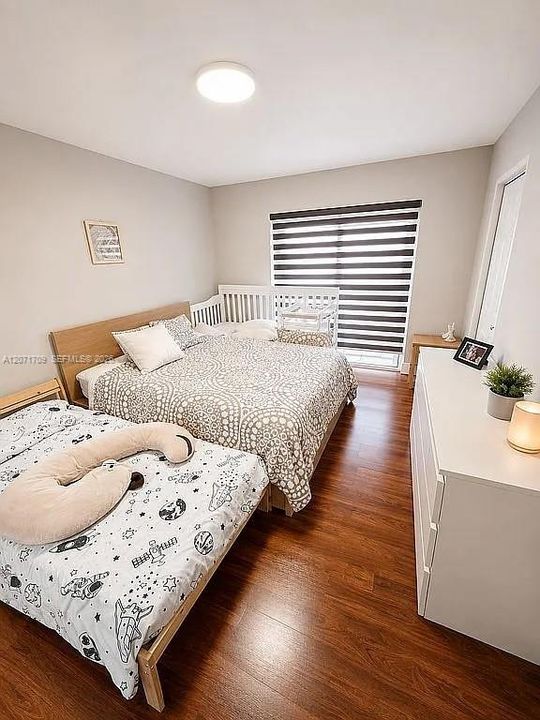 For Sale: $475,000 (2 beds, 2 baths, 979 Square Feet)