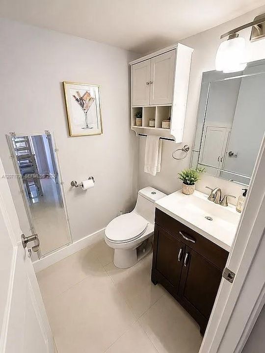 For Sale: $475,000 (2 beds, 2 baths, 979 Square Feet)