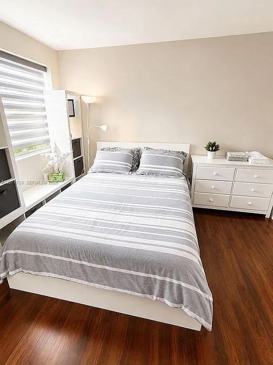 For Sale: $475,000 (2 beds, 2 baths, 979 Square Feet)