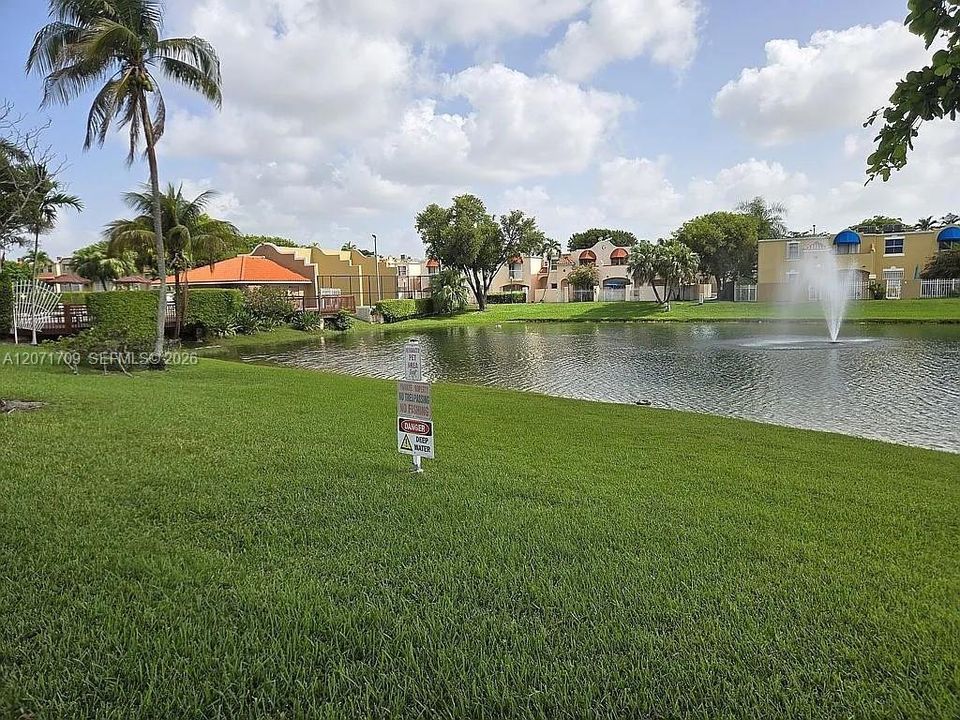 For Sale: $475,000 (2 beds, 2 baths, 979 Square Feet)