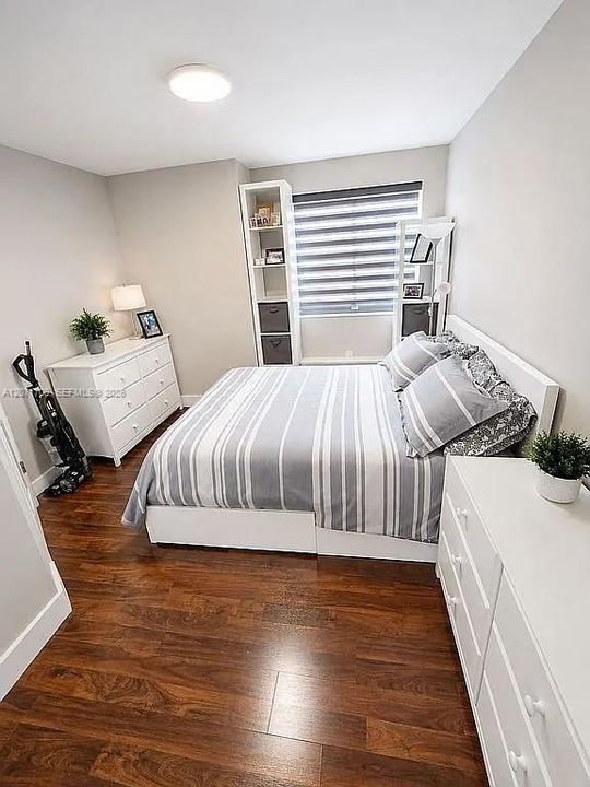 For Sale: $475,000 (2 beds, 2 baths, 979 Square Feet)