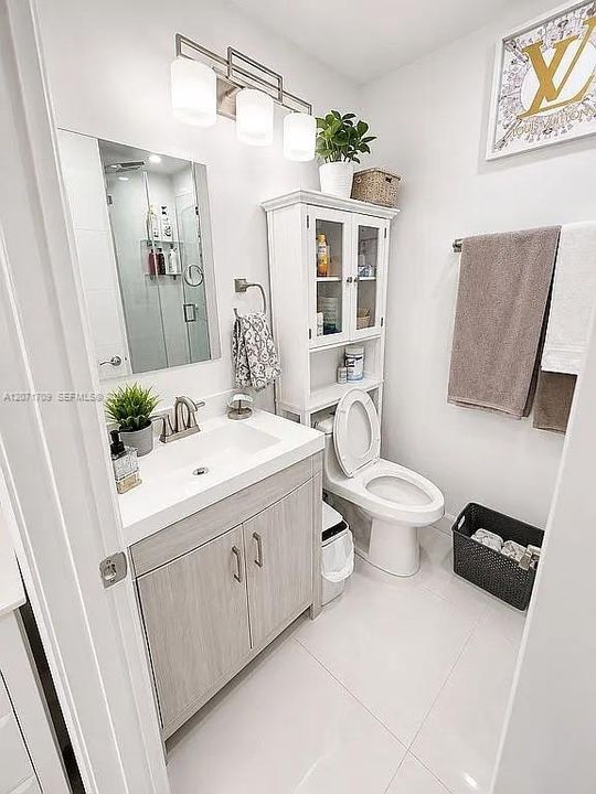 For Sale: $475,000 (2 beds, 2 baths, 979 Square Feet)